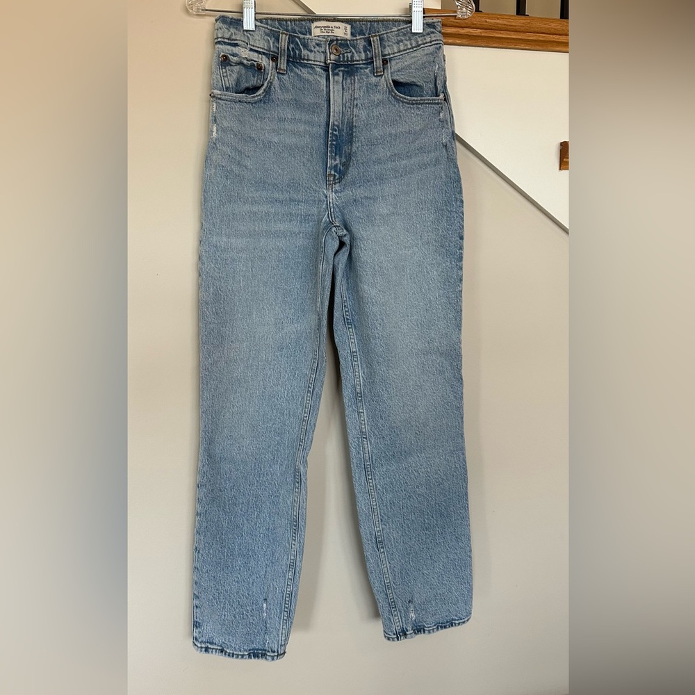 Abercrombie & Fitch Jeans 90s Straight Ultra High Rise Light Wash Size 27 ~ 4R